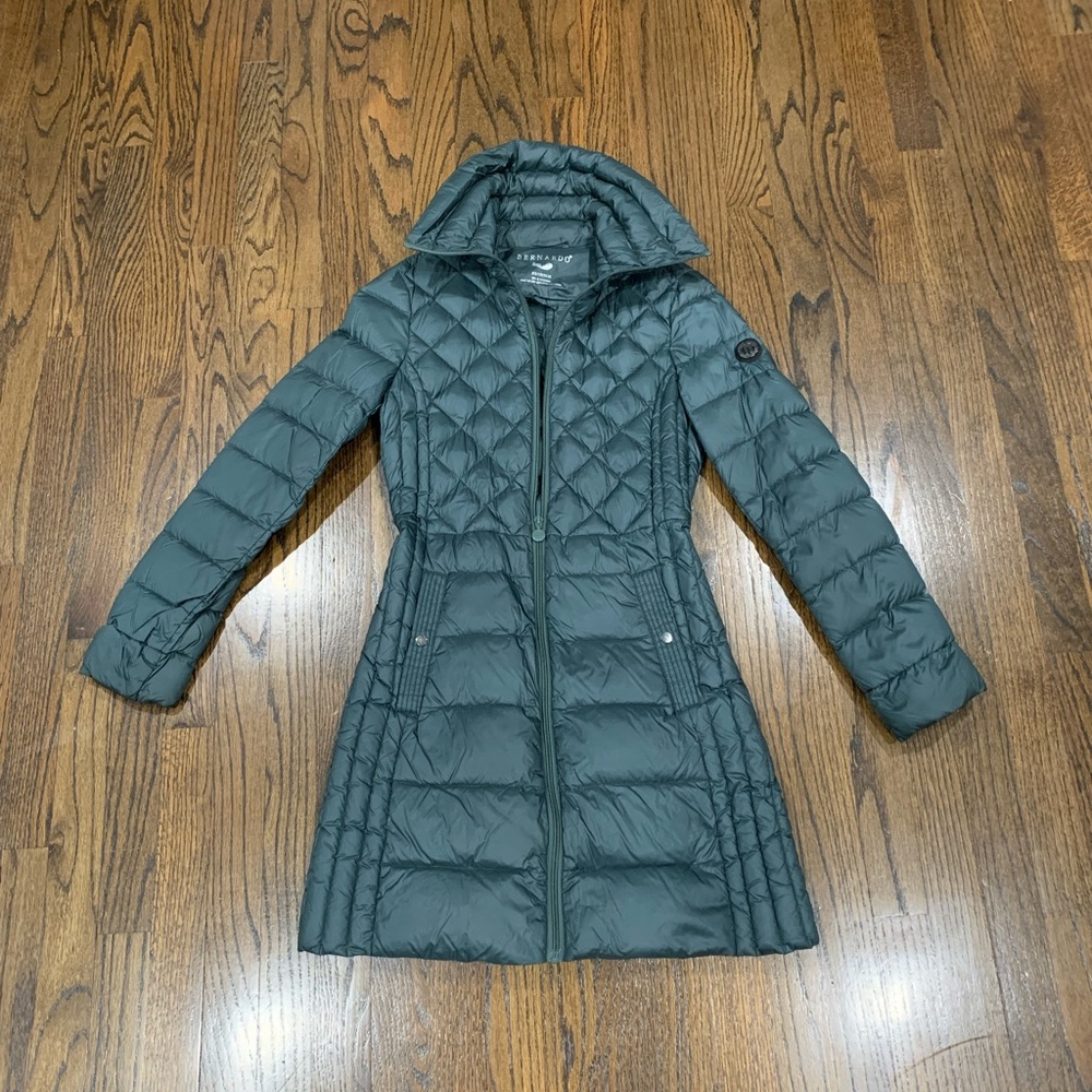 Like New Bernardo Women’s Long Down Jacket Dark Green Size XS Packable
